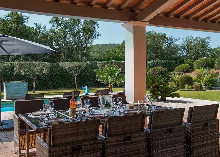 Very Quiet With Pool Perfect Area *