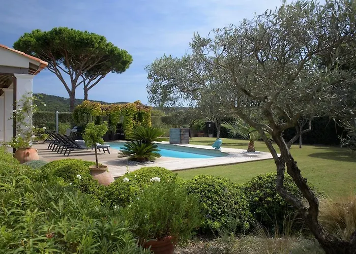 Very Quiet With Pool Perfect Area *
